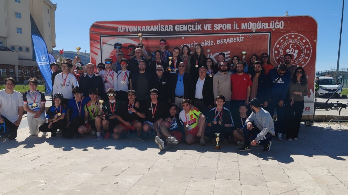 Okul Sporları'nda Kız Bisiklette Büyük Başarı